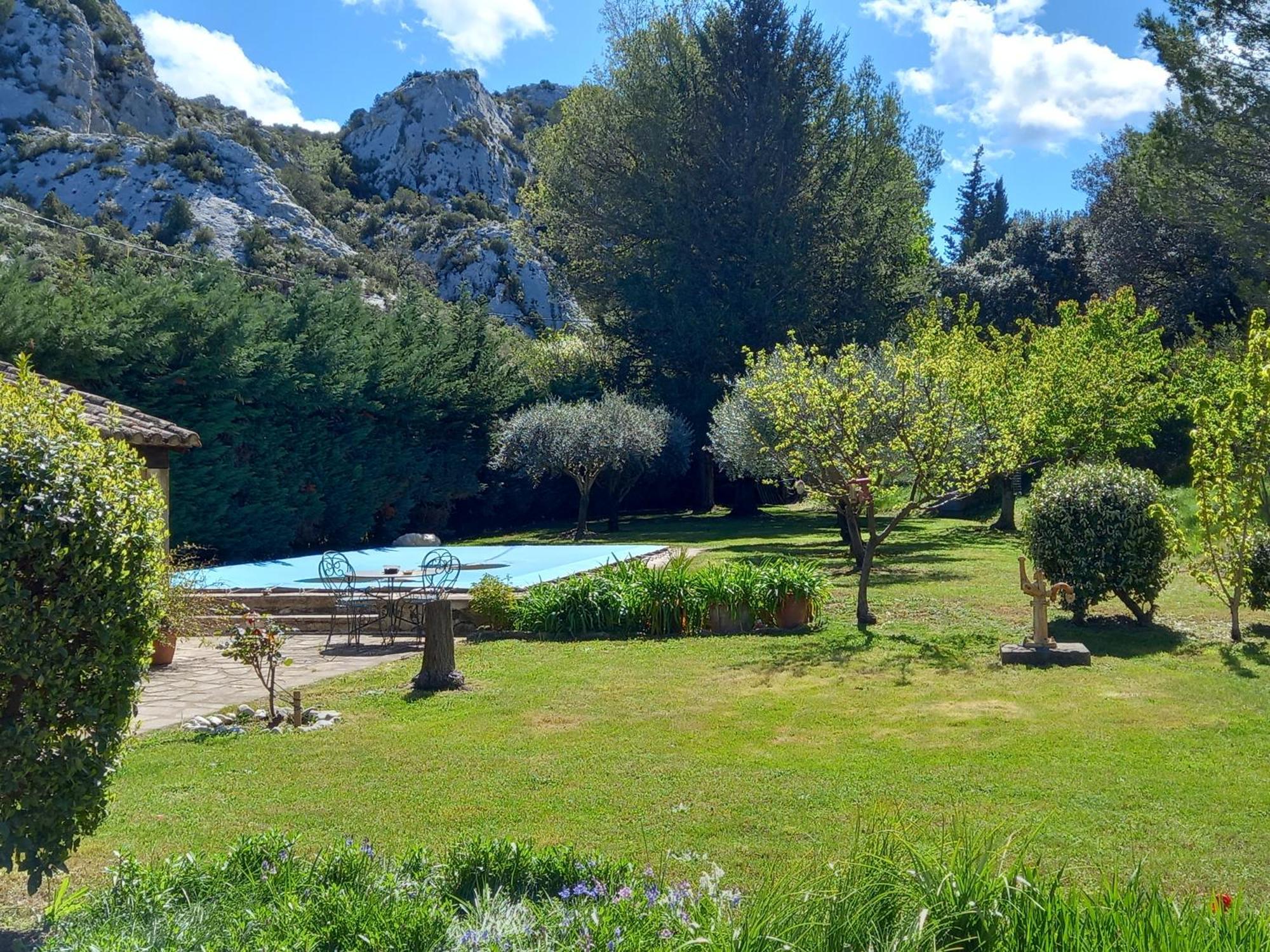La Roulotte Du Petit Paradis Saint-Rémy-de-Provence Exterior photo