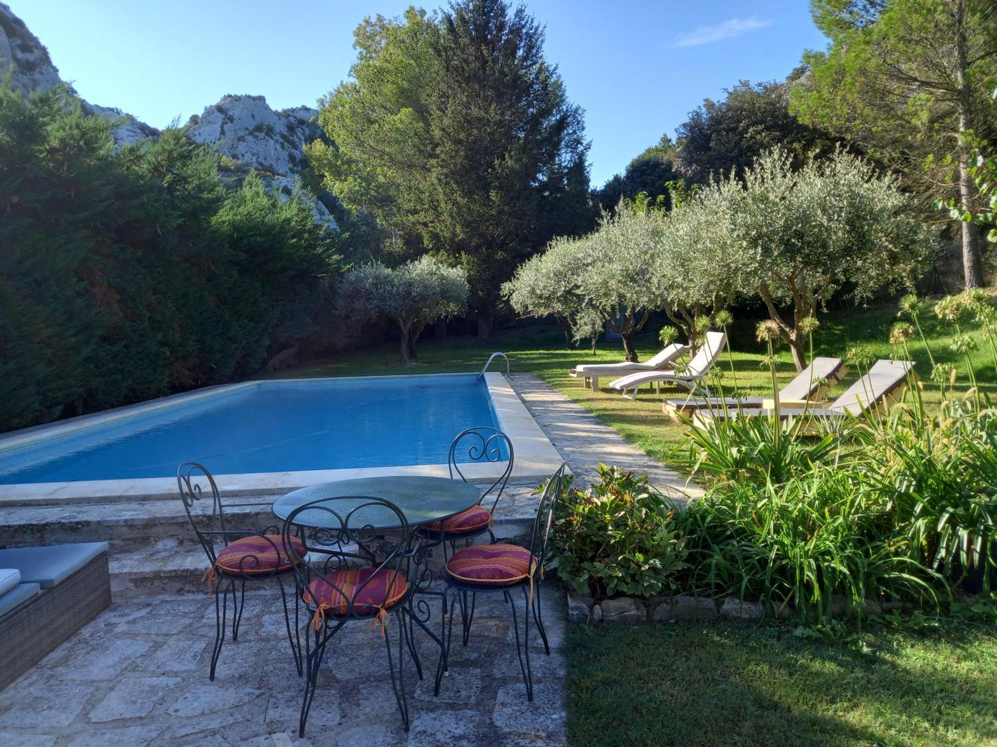 La Roulotte Du Petit Paradis Saint-Rémy-de-Provence Exterior photo
