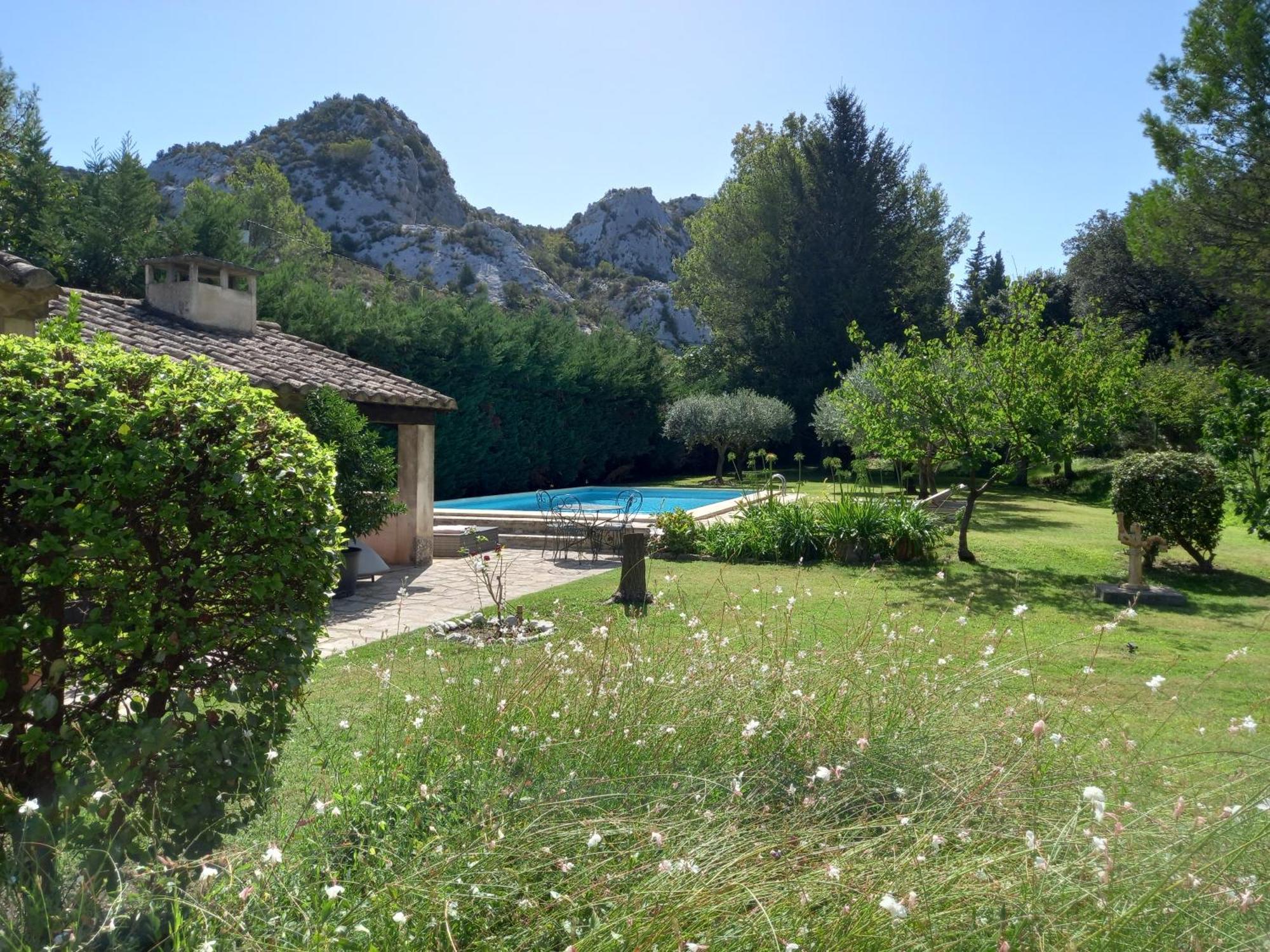 La Roulotte Du Petit Paradis Saint-Rémy-de-Provence Exterior photo